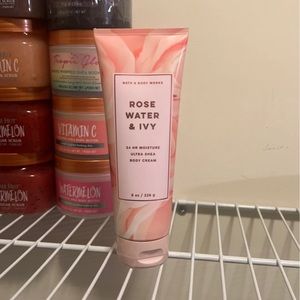 Rose Water & Ivy Lotion - Bath & Body Works